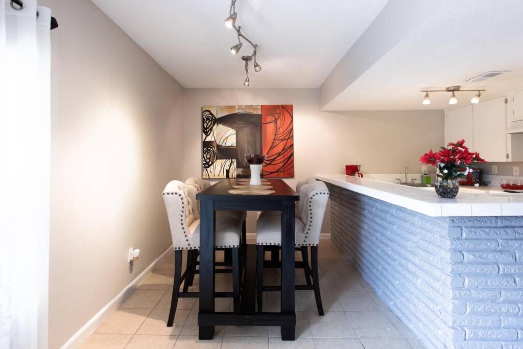 Urban 2Br Apartment In The Heart Of The Heights Houston Exterior photo